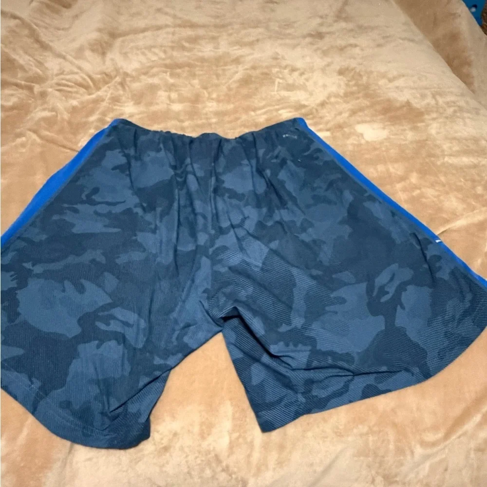 Nike Men’s Blue Camo Performance Shorts XXL